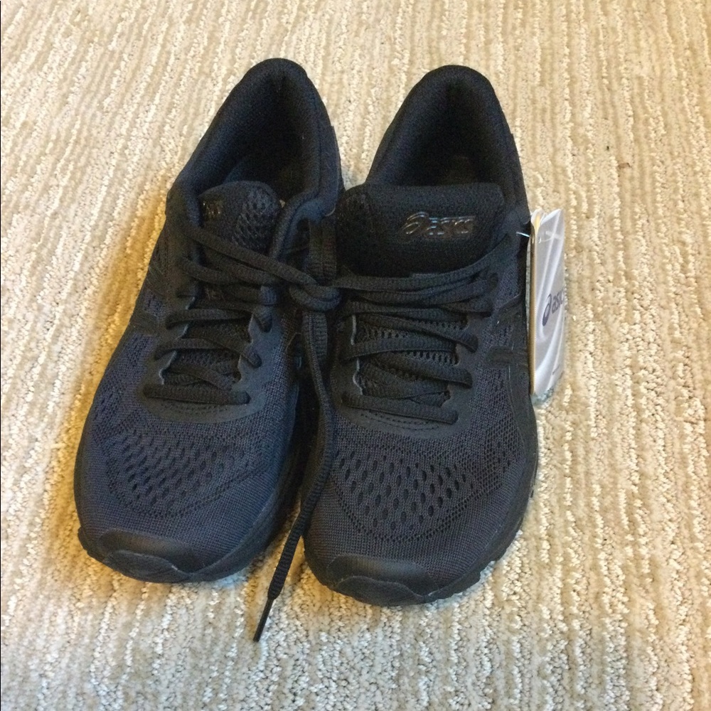 asics Women’s Shoes NWT Size 7.5